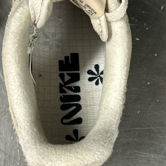 Nike Air Force 1 Size 9.5 Women - Picture 10 of 11